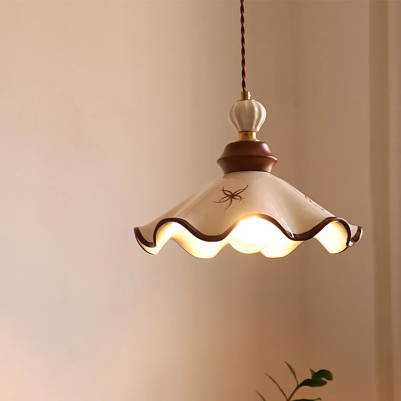 Clématite — Suspension en céramique festonnée