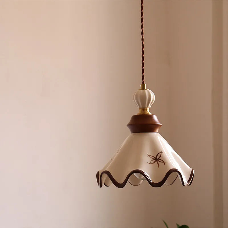 Clématite — Suspension en céramique festonnée