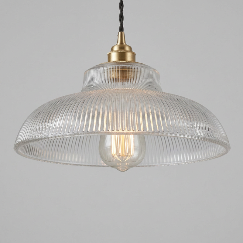 Ombelle, suspension en verre pressé, packshot sur fond gris clair