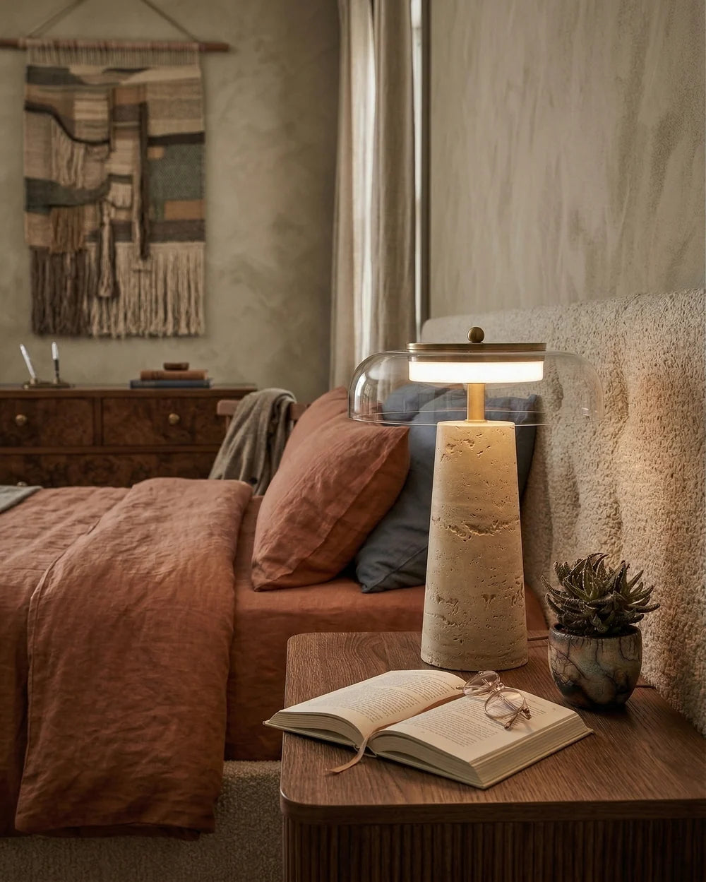Mélisse — Lampe à poser en travertin