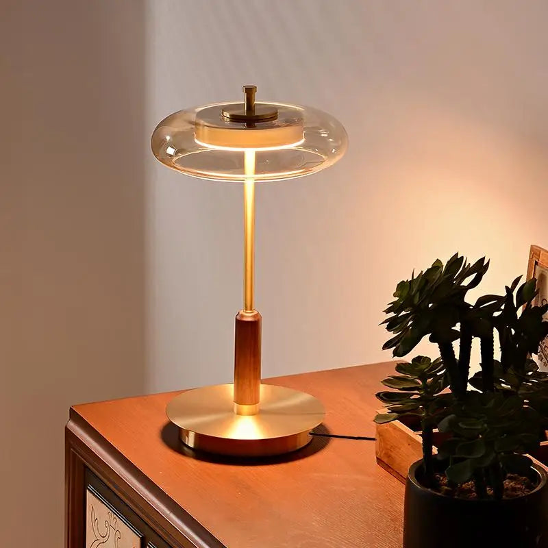 Narcisse — Lampe à poser en laiton et noyer