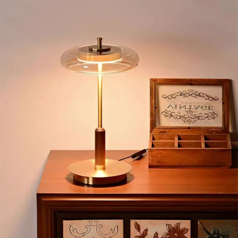 Narcisse — Lampe à poser en laiton et noyer
